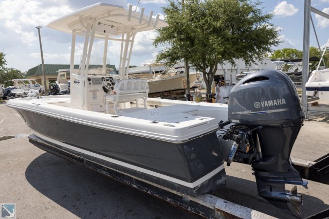 Used 2015 Robalo 226 Cayman for sale